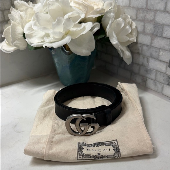 Gucci Black Belt with Silver GG Buckle - Picture 2 of 5